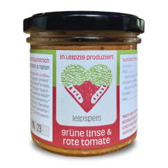 ein Glas Leipspeis Brotaufstrich grüne Linse und rote Tomate