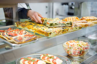 Quiche und Pizza im Bio-Bistro