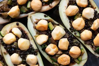 Gefüllte Auberginen mit Scamorzetti Affumicate belegt