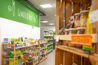 Blick in die Gemüseabteilung im Biomarkt Dresden-Neustadt