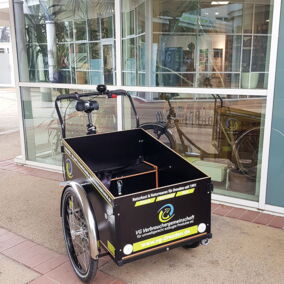 Lastenfahrrad vor dem Biomarkt Dresden-Neustadt