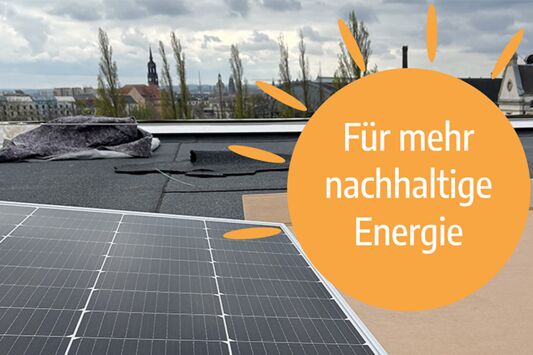 Solarpanel liegt auf einem Dach. Text in einer runden Form: "Für mehr nachhaltige Energie"
