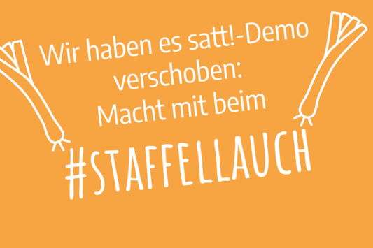 Weiße Schrift auf orangenem Untergrund mit dem Text Wir haben es satt-Demo verschoben: macht mit beim #Staffellauch