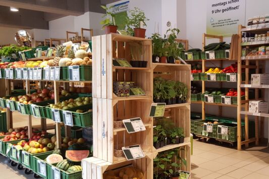 Obst und Gemüseabteilung im Biomarkt