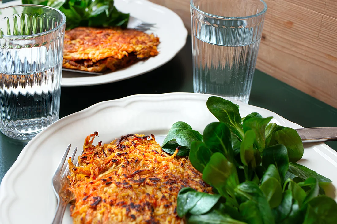 Pastinaken Karotten Rösti mit Feldsalat