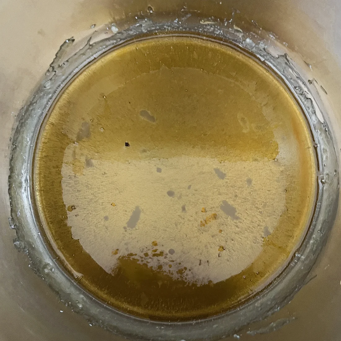 Karamellisierender Zucker in einem Topf