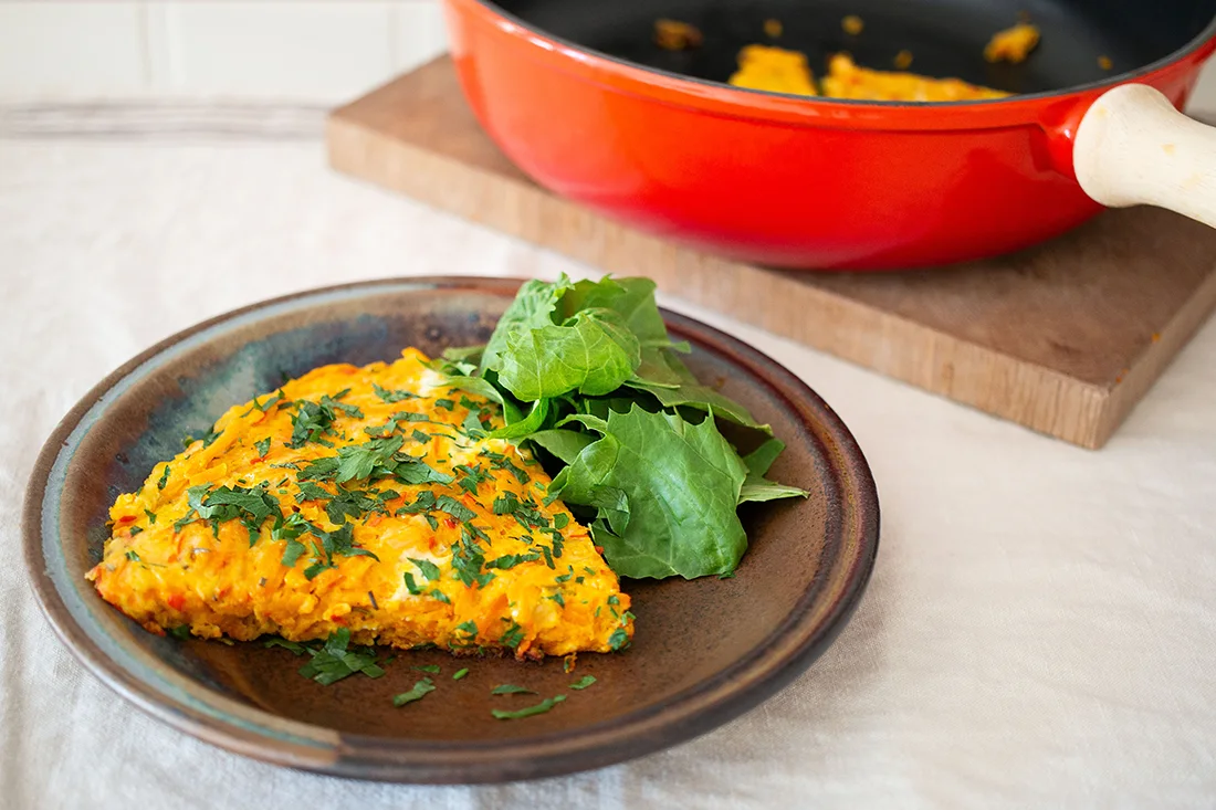 Kürbis-Frittata auf einem Teller