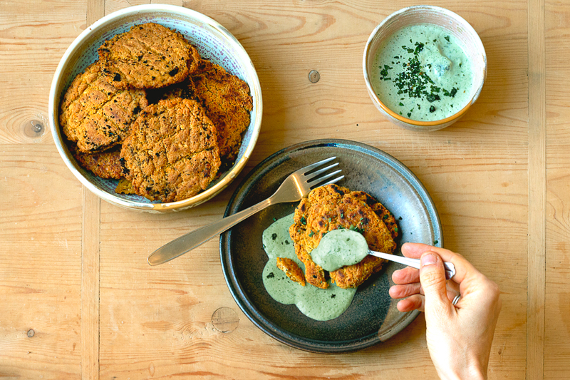 Linsenbratling mit Koriander-Joghurt Dip