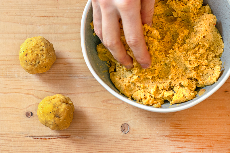 Zubereitung von Linsenbratlingen