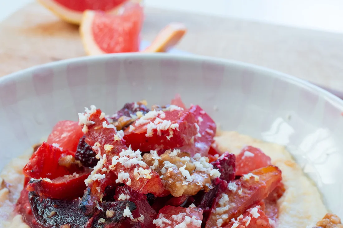 Püree aus Kohlrübe und Pastinake mit Ofengemüse, Grapefruit und Meerrettich
