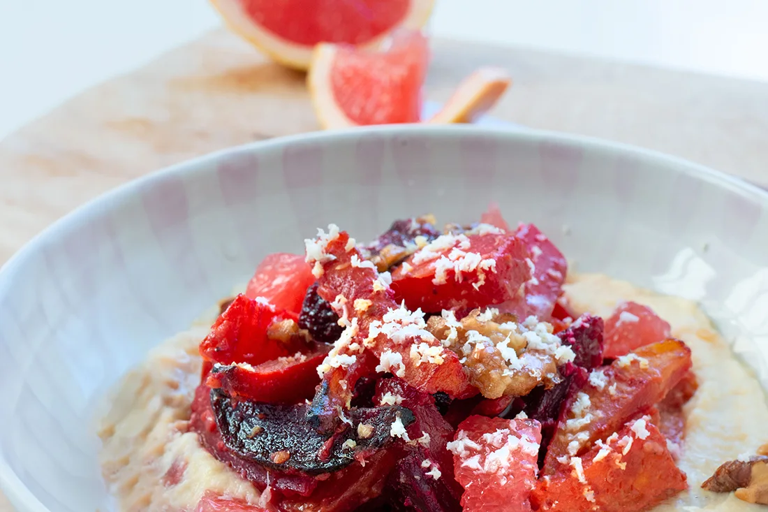 Püree aus Kohlrübe und Pastinake mit Ofengemüse, Grapefruit und Meerrettich