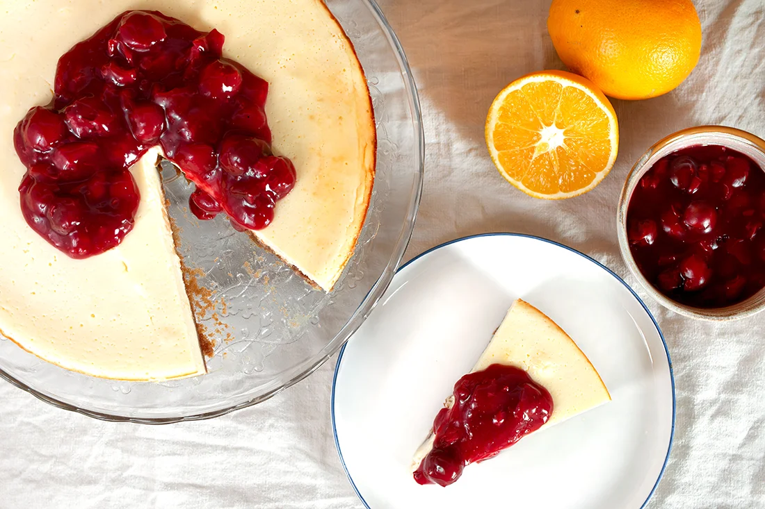 Spekulatius-Cheesecake mit Glühwein-Kirschen