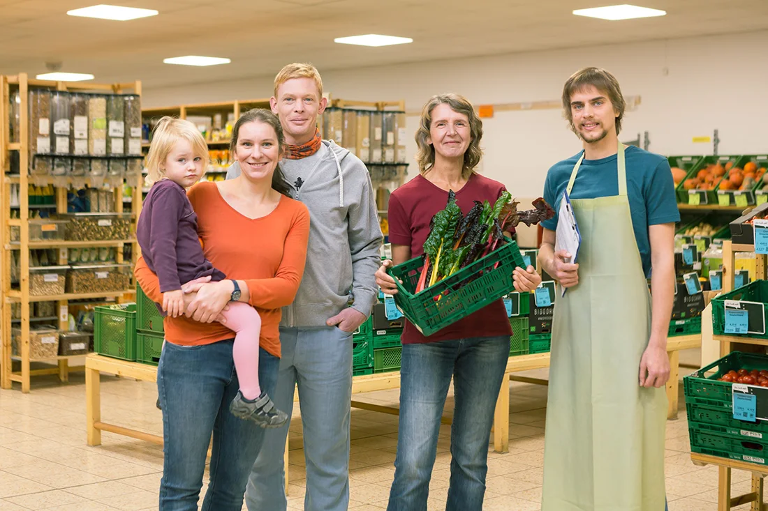 Mitglieder, Lieferantin und Mitarbeiter der Verbrauchergemeinschaft Dresden