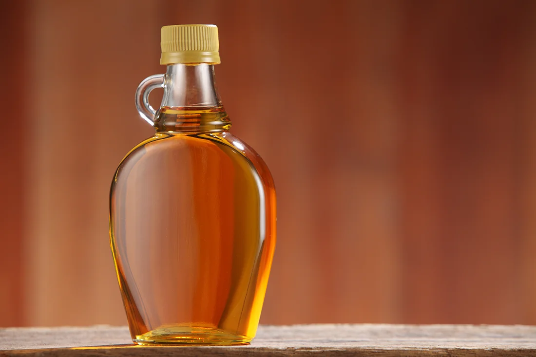 Ahornsirup in einer Flasche