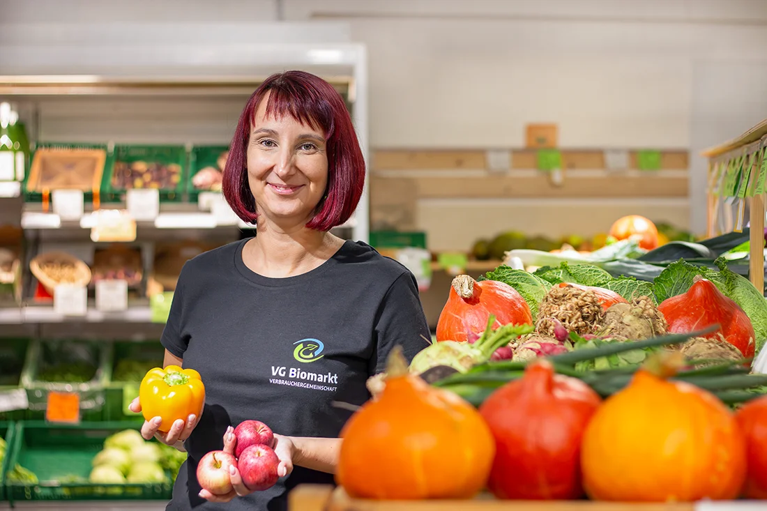 Monique Marx im Biomarkt der Verbrauchergemeinschaft