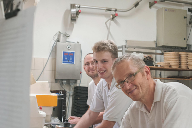 Team der Biobäckerei Spiegelhauer in der Backstube