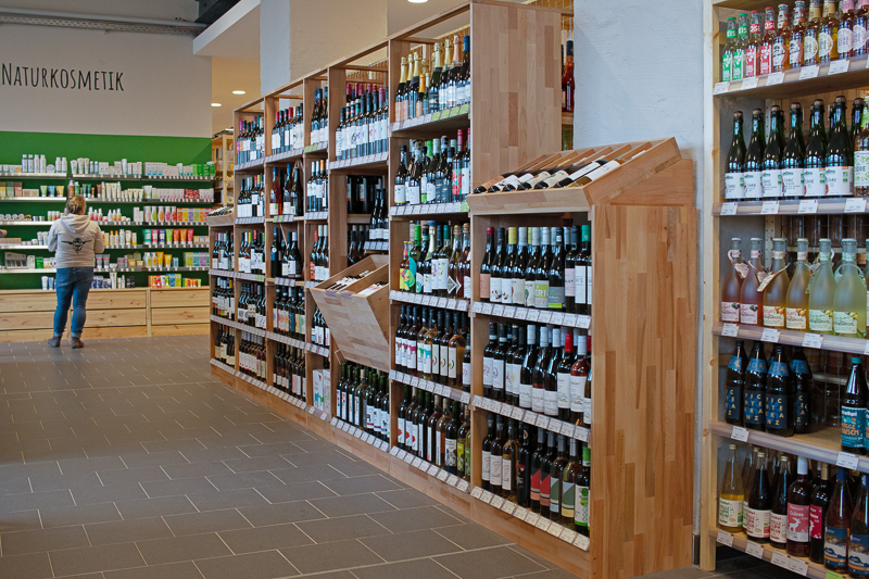 Weinregal im Biomarkt Friedensstraße 2f Weinregal im Biomarkt Friedensstraße 2f