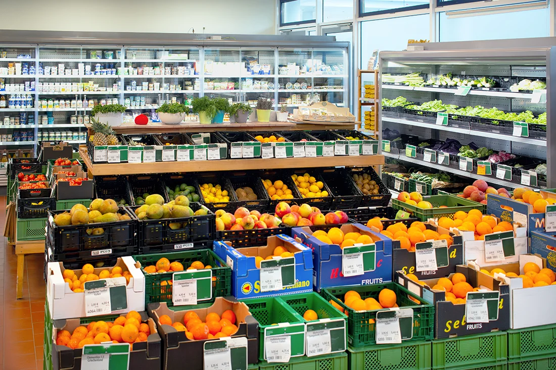 Obst- und Gemüseabteilung im Biomarkt Striesen